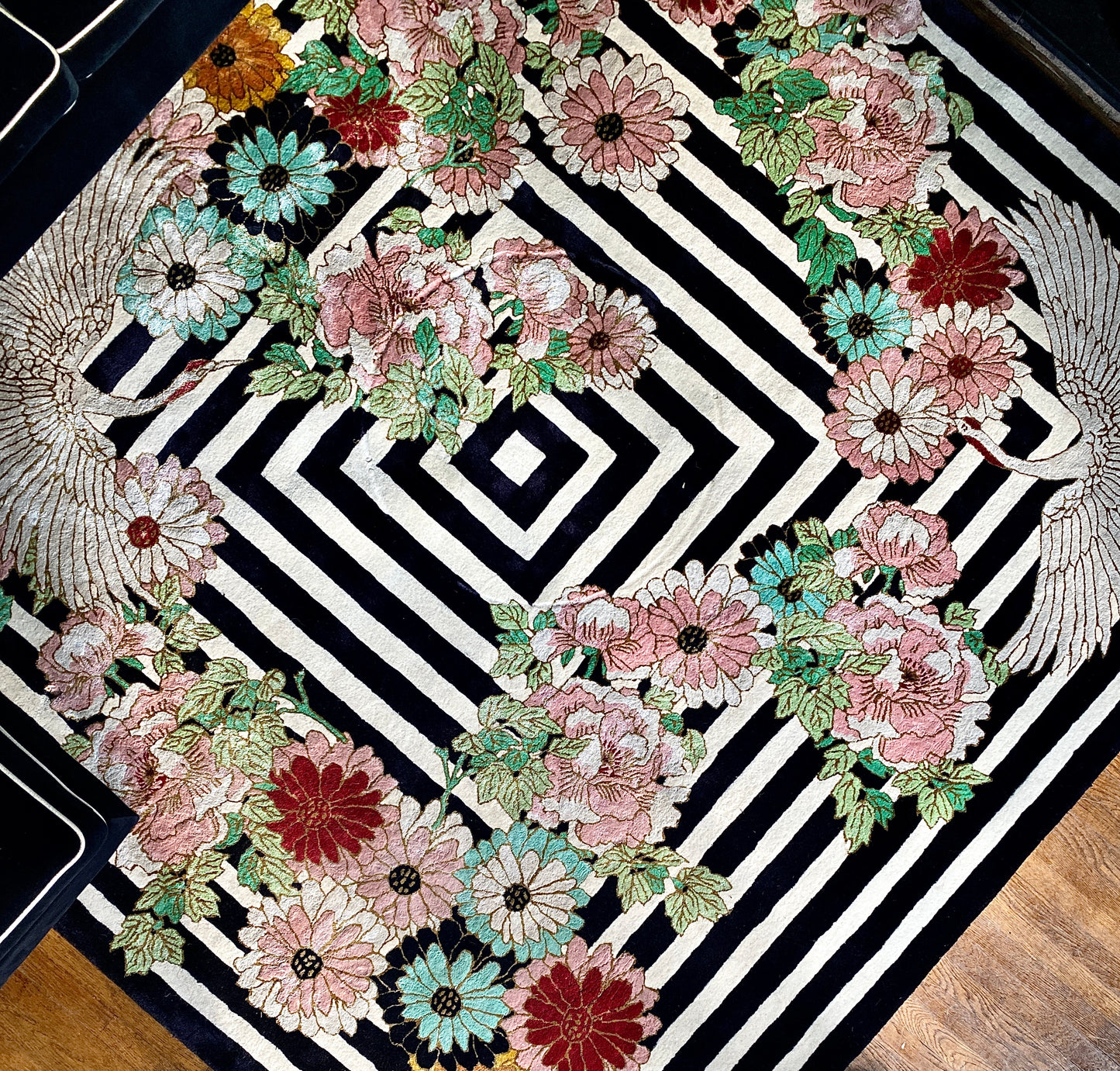 Kimono Noir - Hand Tufted Rug