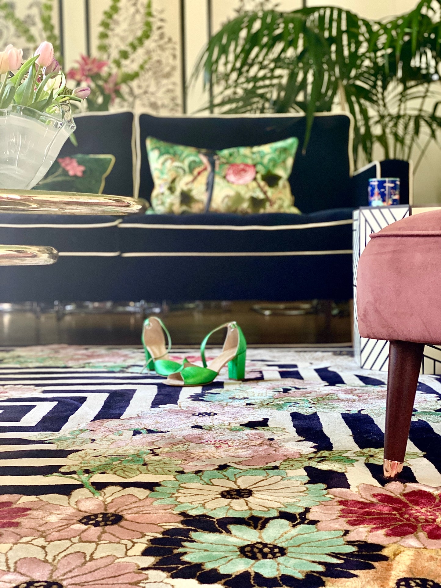 Kimono Noir - Hand Tufted Rug