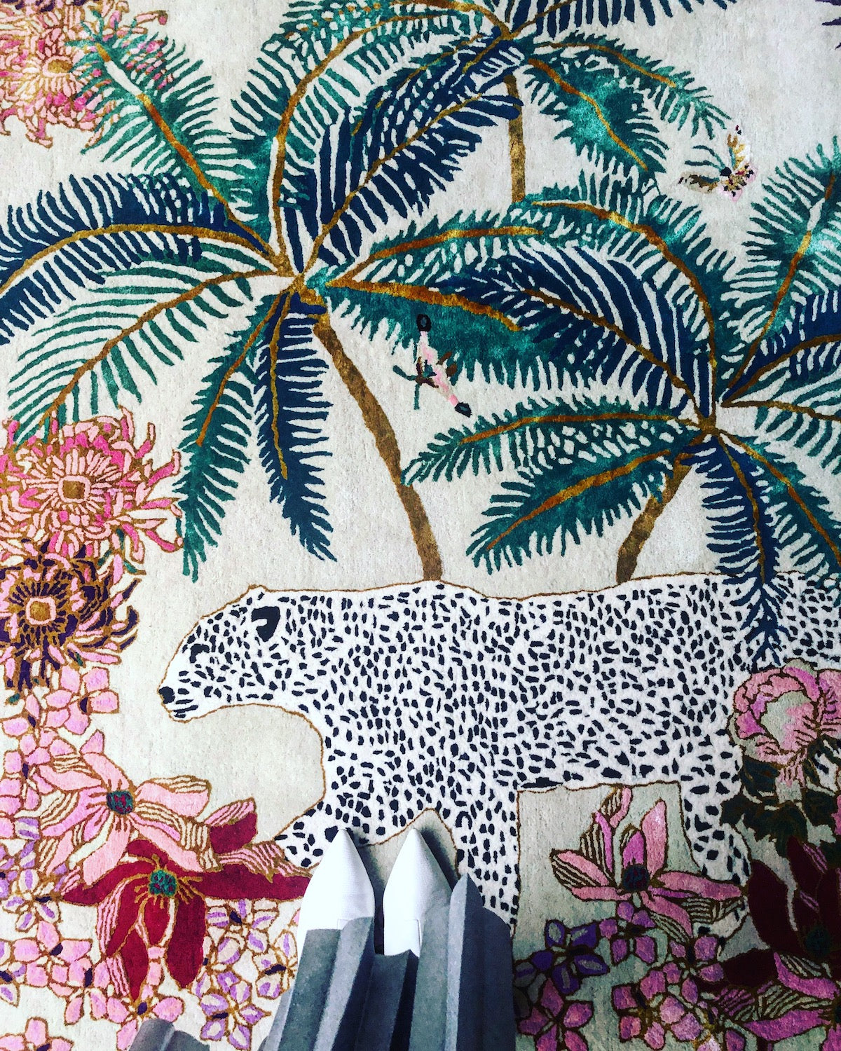 Leopard Palms Light - Hand Tufted Rug