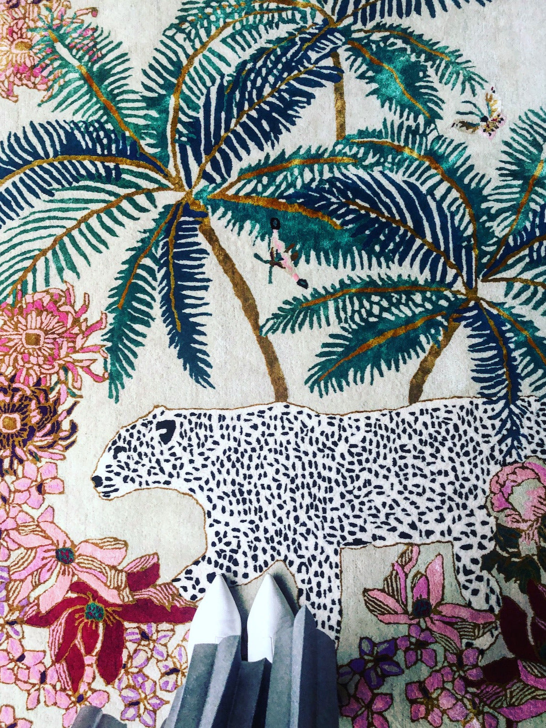 Leopard Palms Light - Hand Tufted Rug